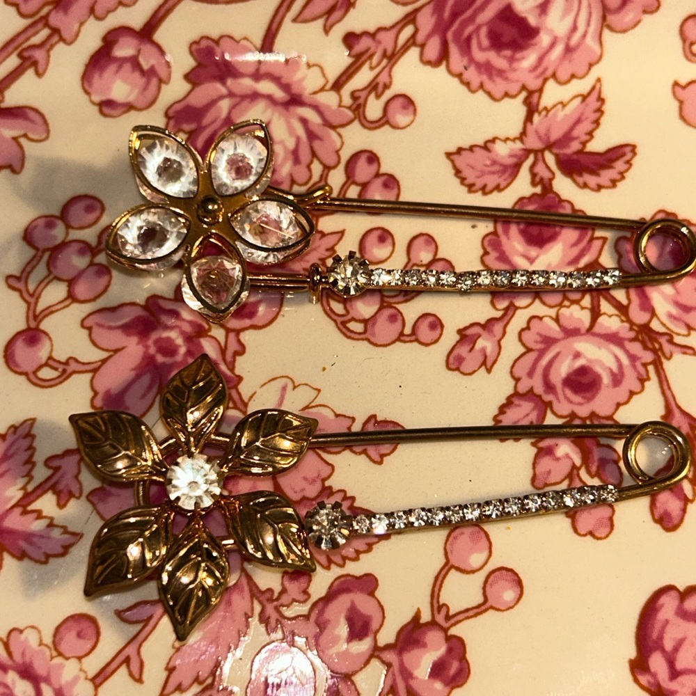 Elegant Gold Floral safety Pin Brooch Set